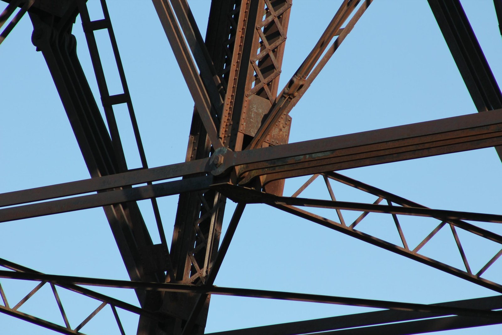 Lower connection